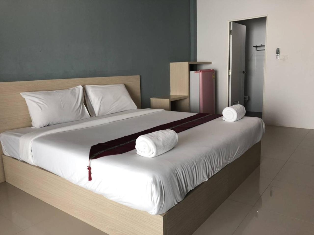 Khao Oat Airport Hotel Nai Yang Bagian luar foto