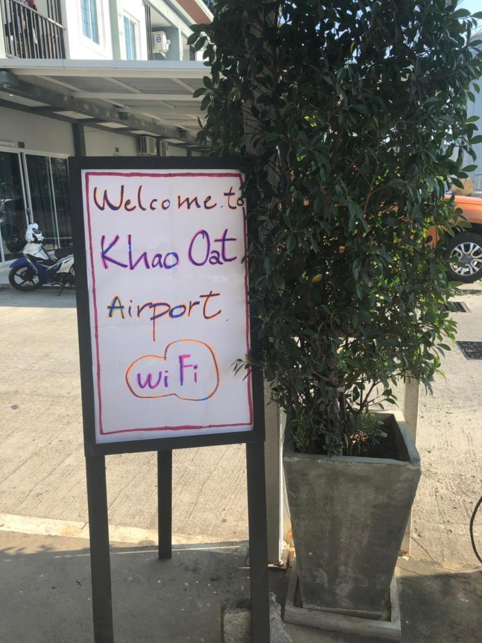 Khao Oat Airport Hotel Nai Yang Bagian luar foto