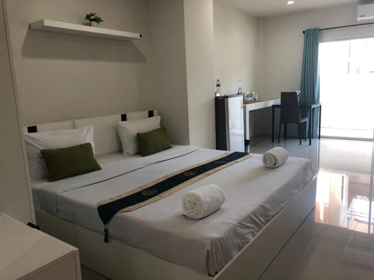 Khao Oat Airport Hotel Nai Yang Bagian luar foto