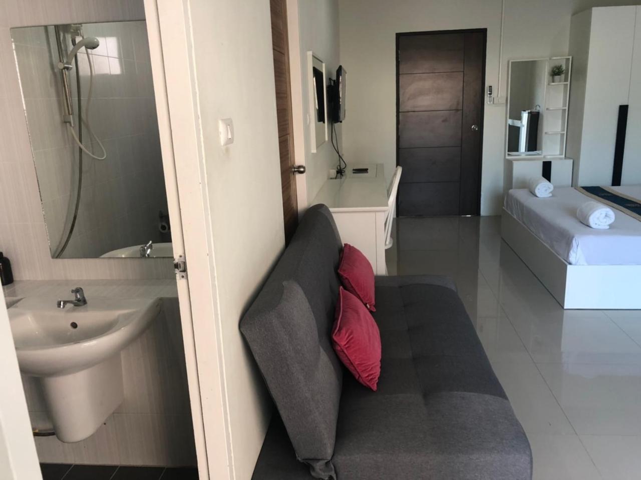 Khao Oat Airport Hotel Nai Yang Bagian luar foto