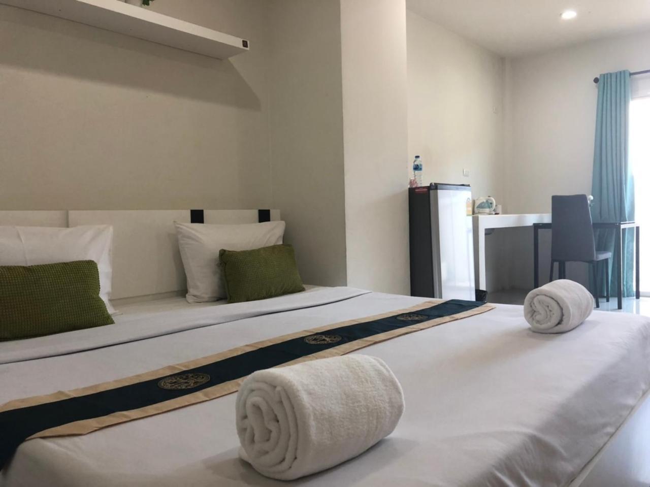 Khao Oat Airport Hotel Nai Yang Bagian luar foto