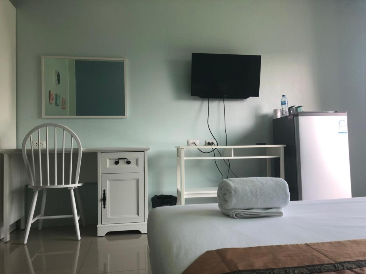 Khao Oat Airport Hotel Nai Yang Bagian luar foto