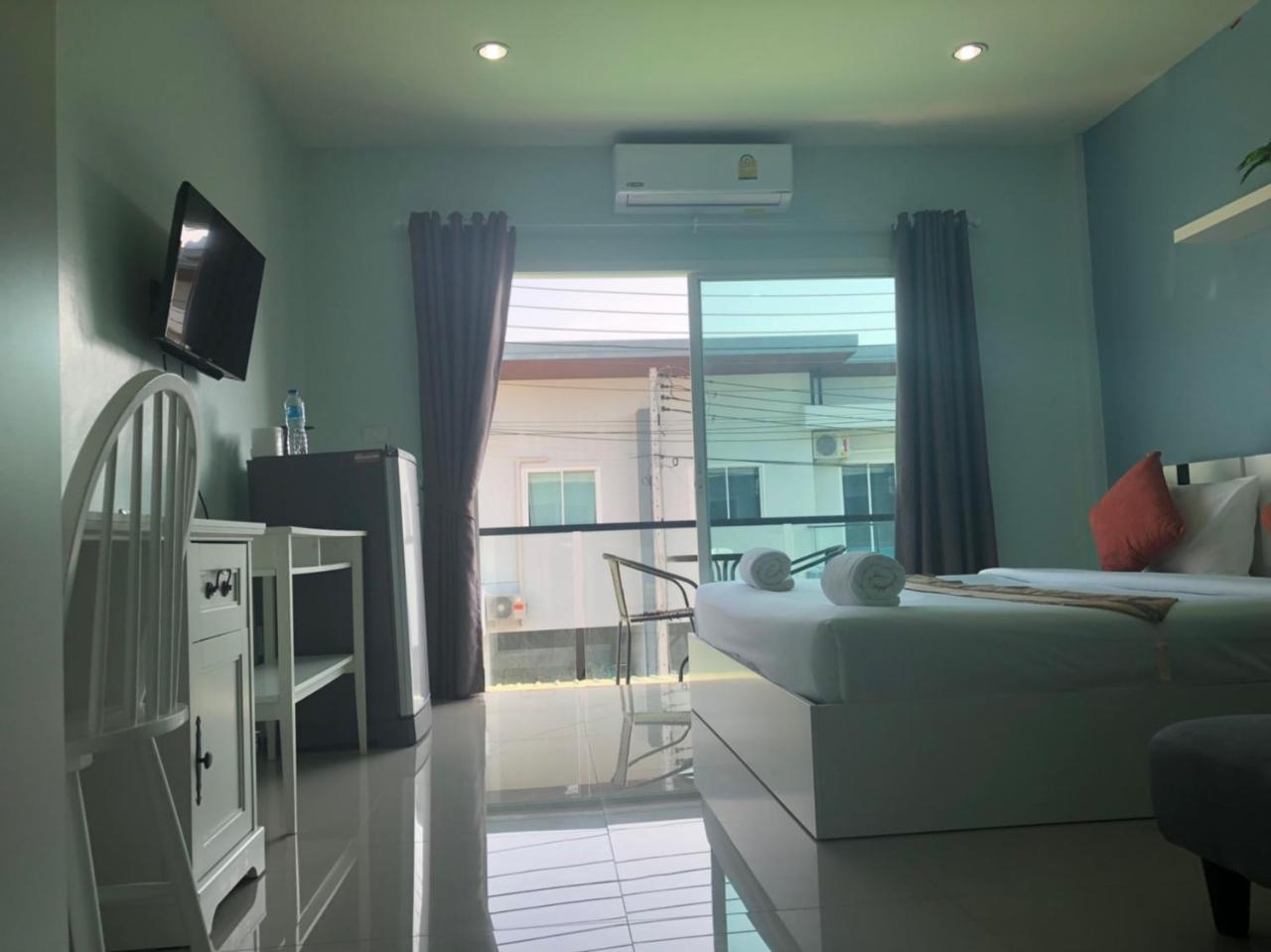 Khao Oat Airport Hotel Nai Yang Bagian luar foto
