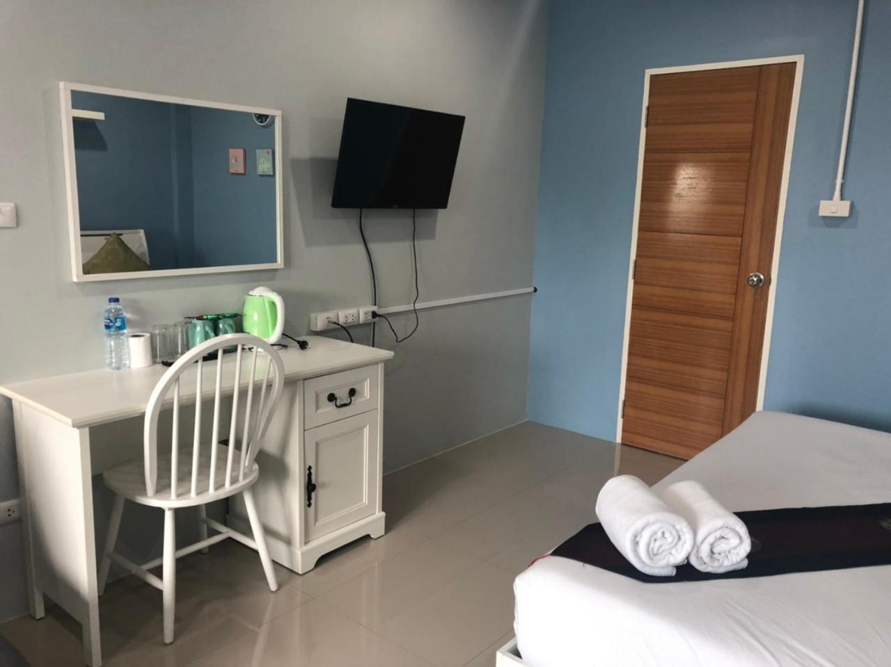 Khao Oat Airport Hotel Nai Yang Bagian luar foto